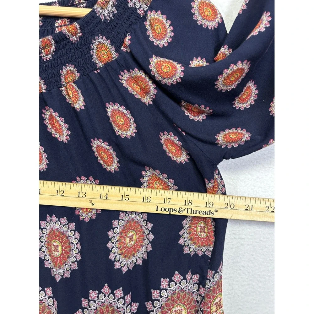 Japna blouse features